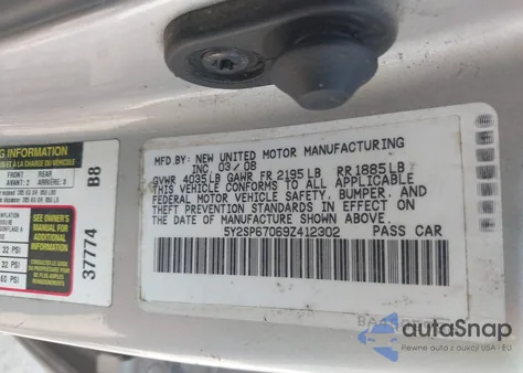 2009 Pontiac Vibe from USA, damaged, VIN 5Y2SP67069Z412302